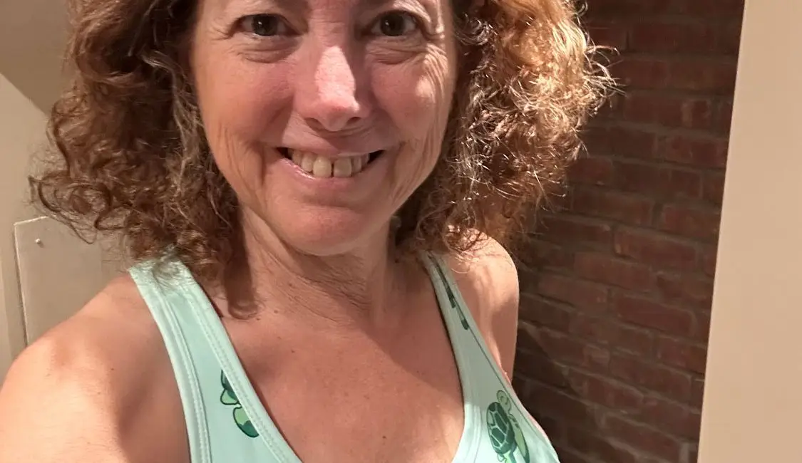 Hilary in Chicknlegs bra